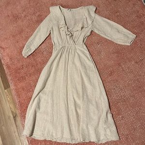 Crepey antique white Madewell dress with pockets and ruffles. Worn once. XXS